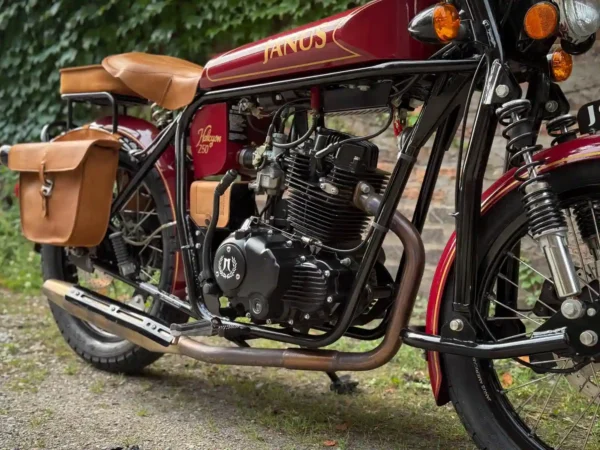 Halcyon 250 JS-130