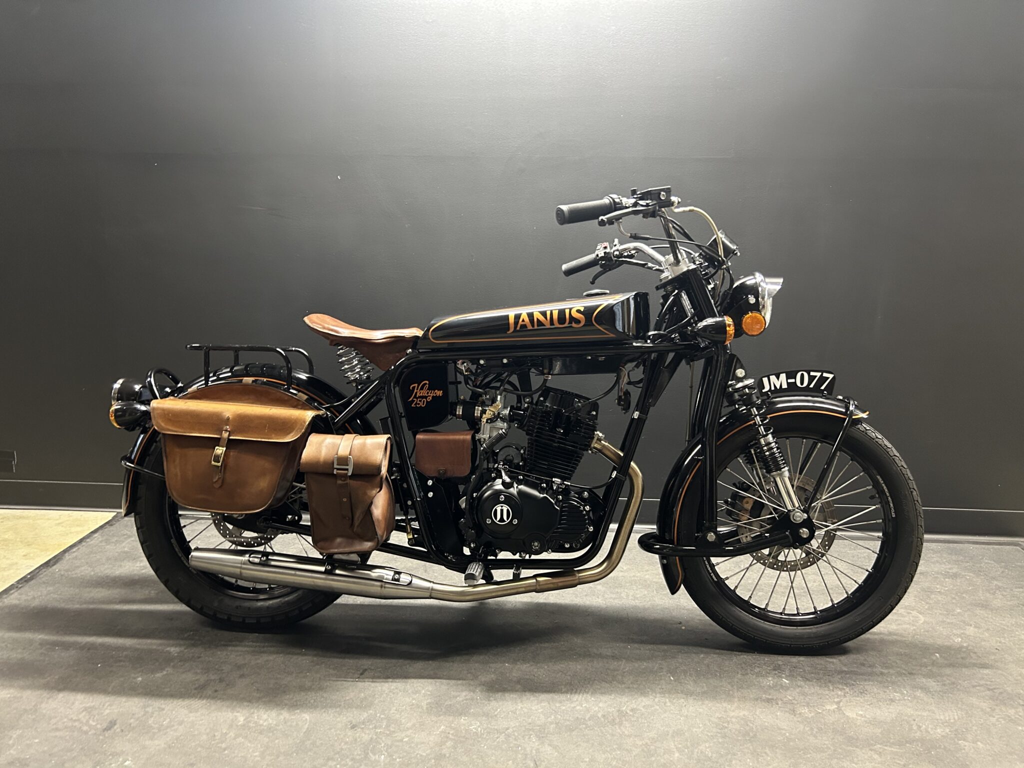 2017 Halcyon 250 #077