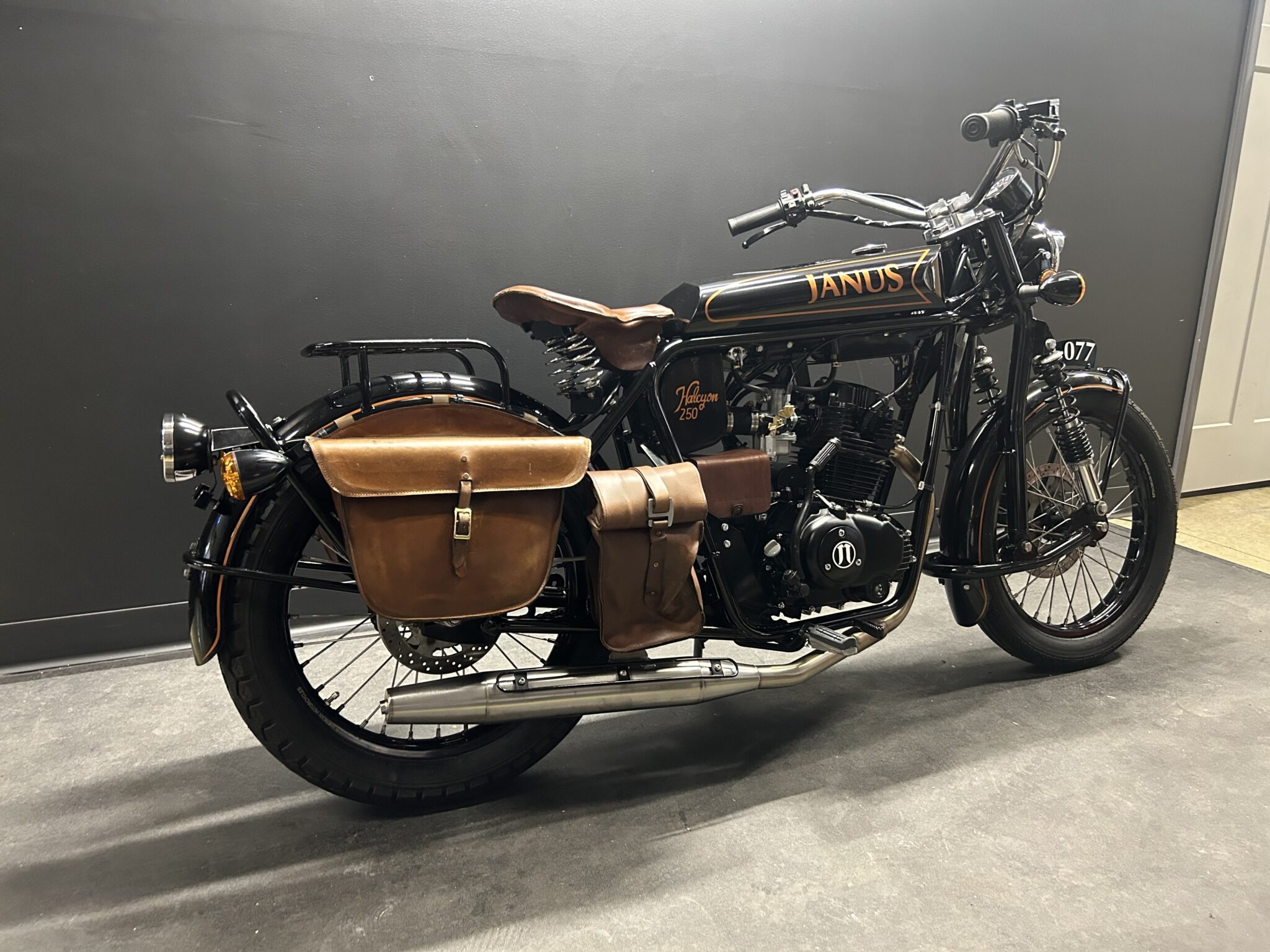 2017 Halcyon 250 #077