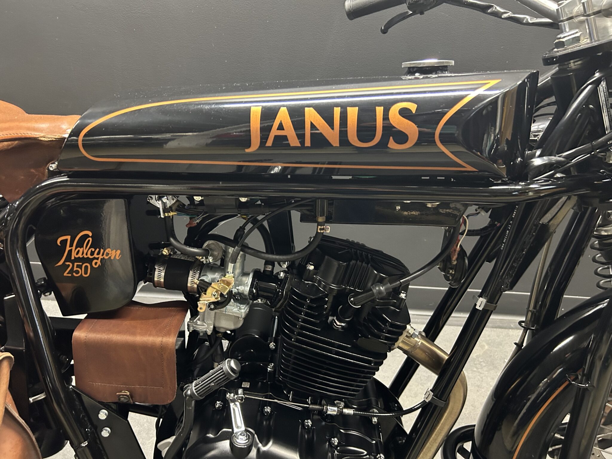 2017 Halcyon 250 #077