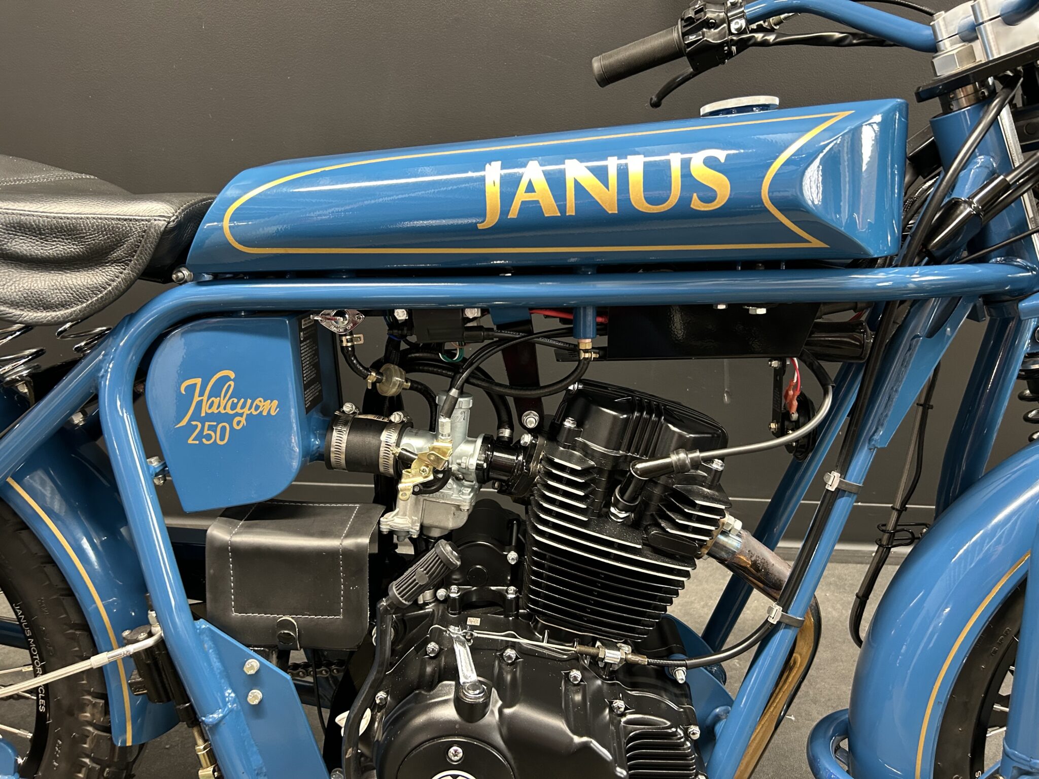 2024 Halcyon 250 #1169